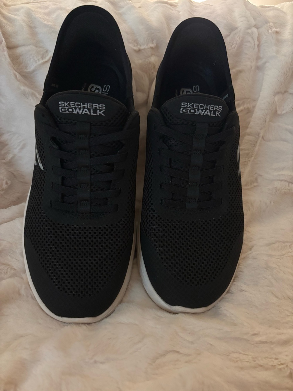 Skechers GOwalk Women’s Black Lightweight Walking Shoes - Size 8.5 Wide